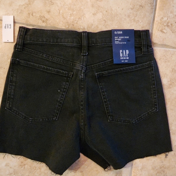 New Black high rise Gap Shorts - Picture 2 of 8
